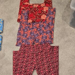 3 Valentine Lularoe Leggings